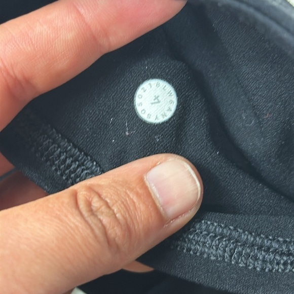 Lululemon Reveal Crop Interconnect *18" Black - Picture 3 of 5